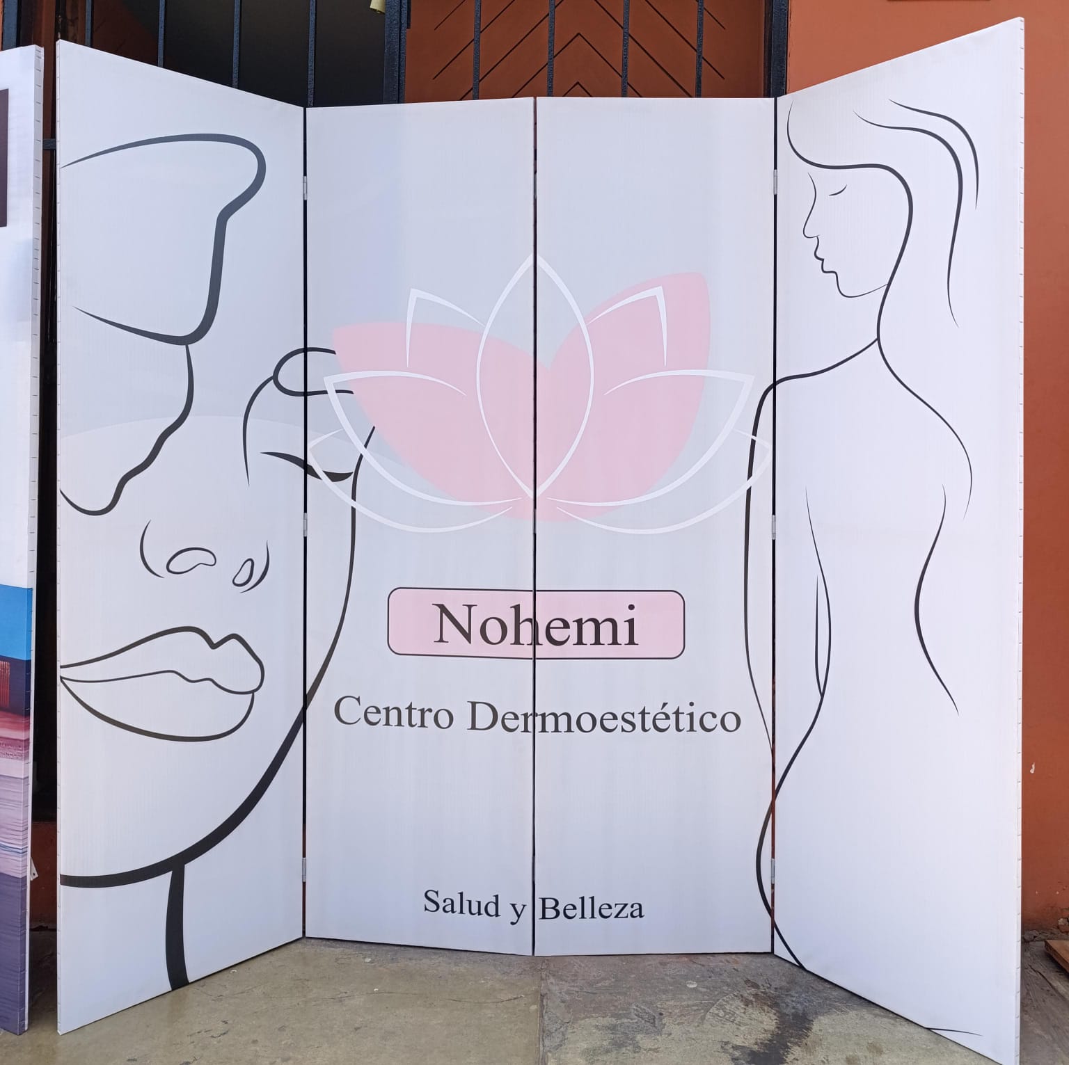 Biombo personalizado para Nohemi Centro Dermoestético